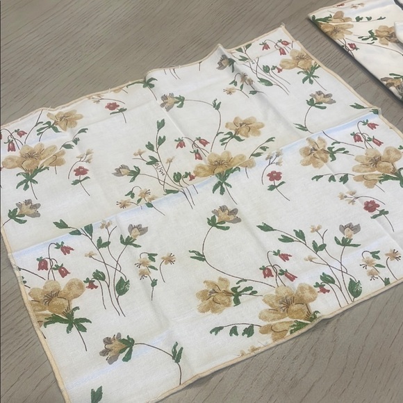 Floral Print Table Napkins set of 6 vintage like new - Picture 1 of 3